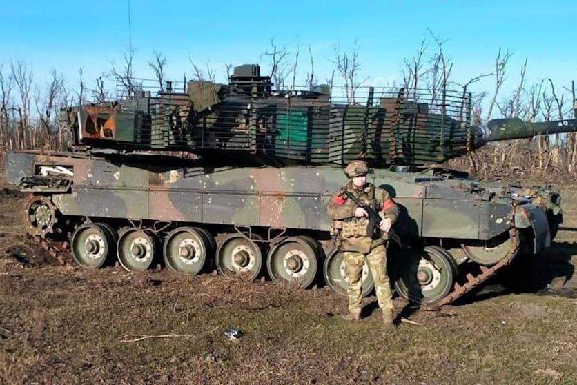 Russian Soldiers Capture German Leopard 2 Tank for the First Time, Photos Confirm