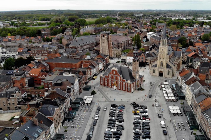 Albanees loopt rond met 20.760 euro cash op Truiense Grote Markt: 10 maanden cel voor witwas