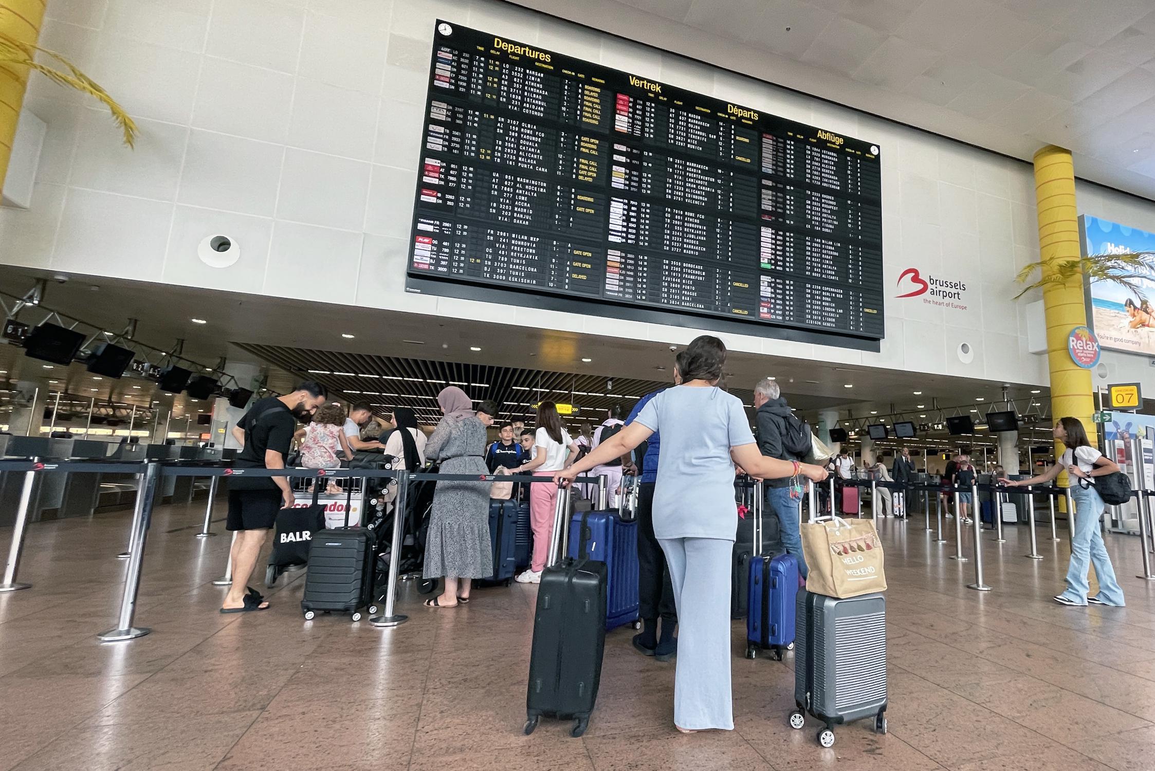Birikmiş iş yükünün taranması 300 Brüksel Havalimanı çalışanının çalışmasını engelliyor