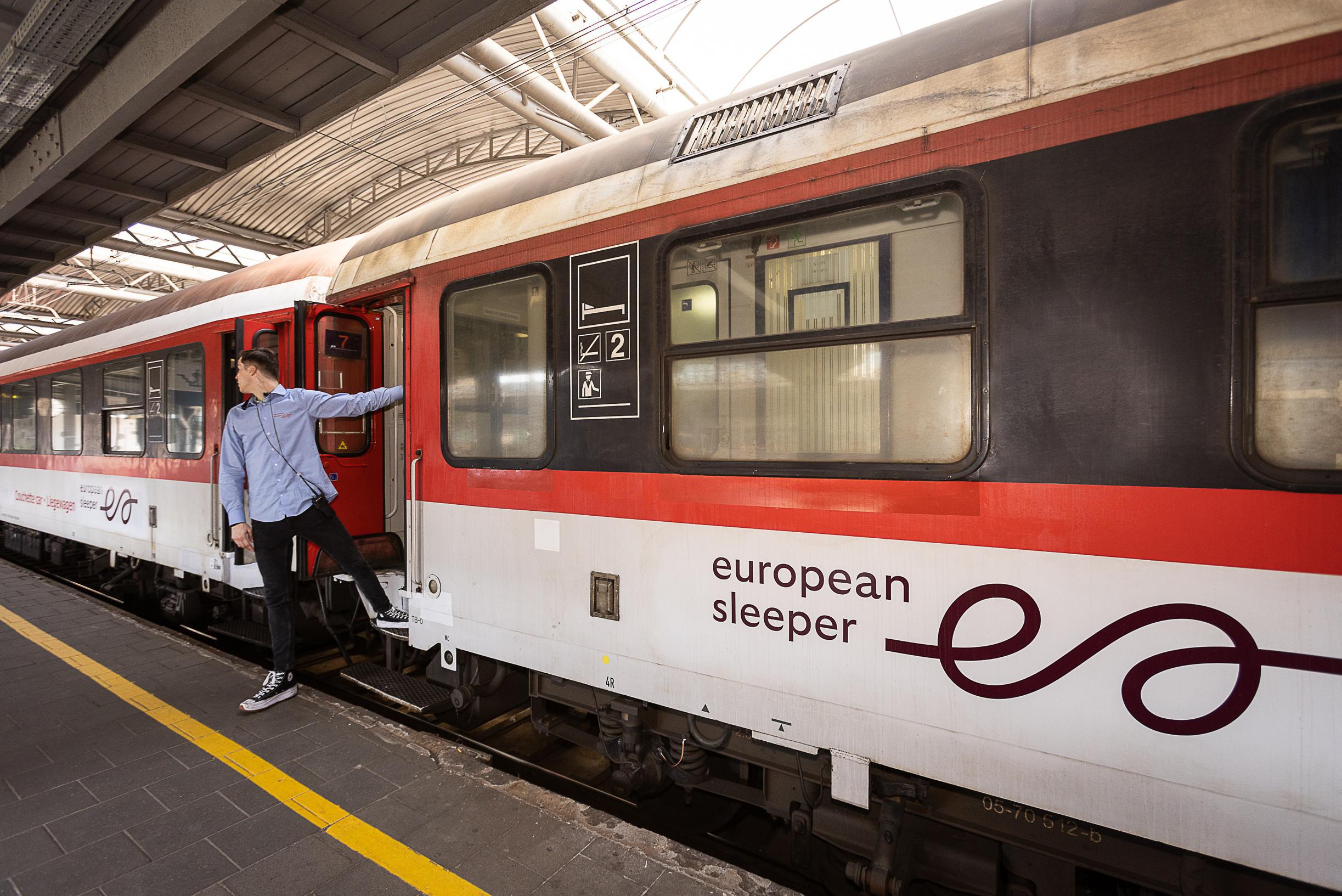 Night Train from Berlin stops in Dresden and continues to Prague