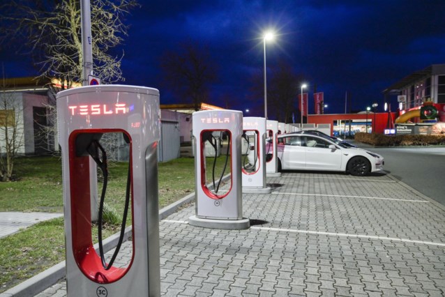 Tesla’s Supercharger charging station division being almost completely closed down by Elon Musk