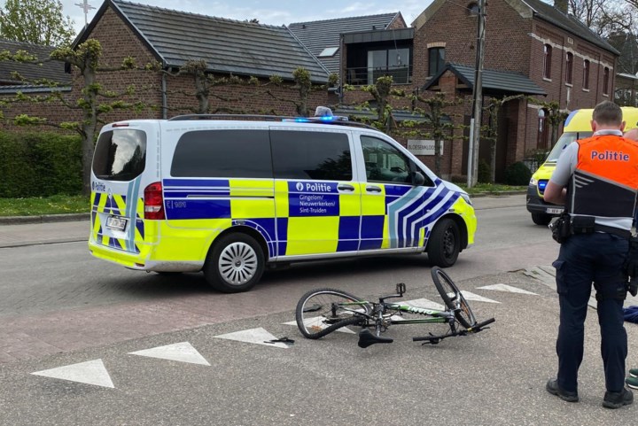 Fietser gewond na aanrijding in Zepperen, bestuurder pleegt vluchtmisdrijf