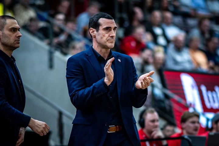 Roel Moors en Bonn verliezen in kwartfinales Champions League basket opnieuw van Peristeri en zijn uitgeschakeld