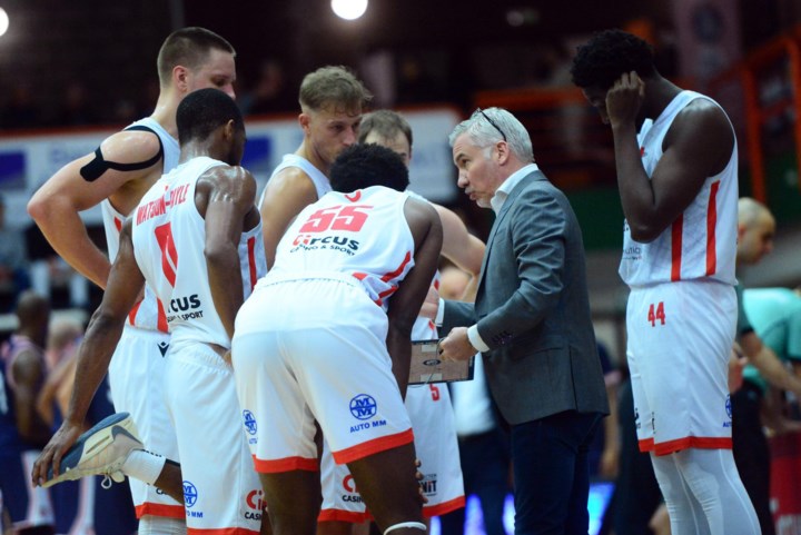 Serge Crevecoeur verontschuldigt zich bij fans voor ondermaatse prestaties met Basket Brussels: “Ik begrijp jullie frustraties”