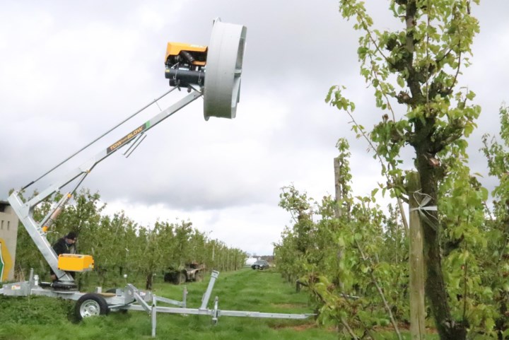 Fruittelers met wind, water en vuur in actie tegen nachtvorst