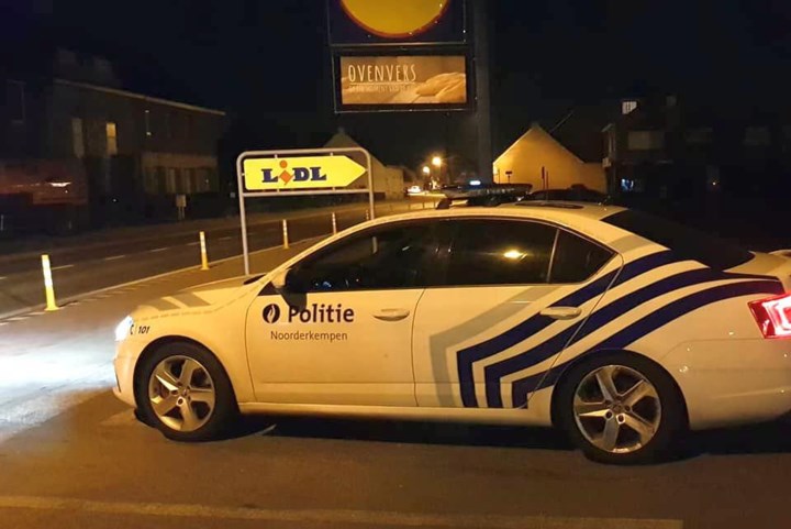 Politie onderschept BMW-bestuurder met levenslang rijverbod die met hoge snelheid door fietsstraat scheurt: auto kwijt