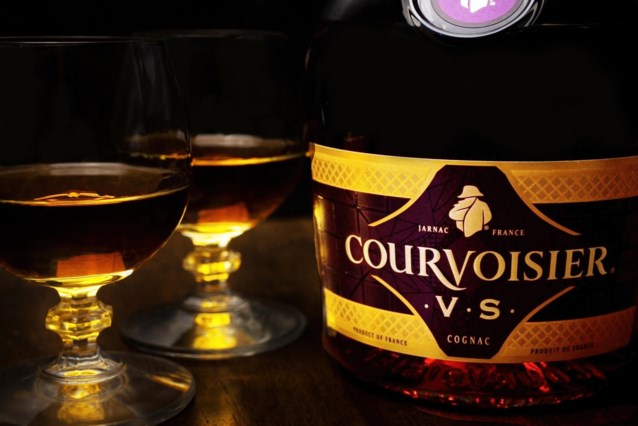 Campari koopt Courvoisier, een Frans cognacmerk, voor één miljard euro.