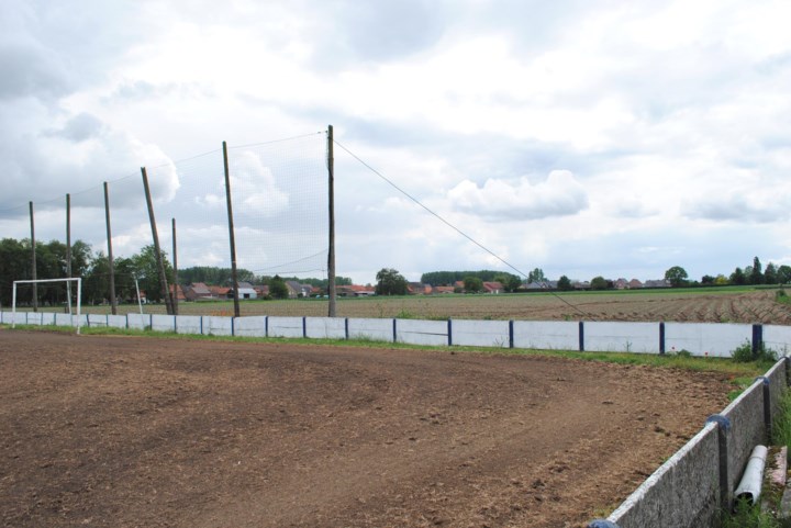 Plannen voor nieuw sport- en recreatiecomplex aangepast om kosten te drukken, maar kritiek blijft: “Er liggen nog zoveel vragen op tafel”