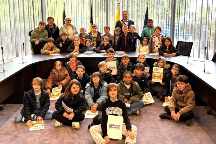 Derdejaars gemeenteschool op bezoek bij de burgemeester