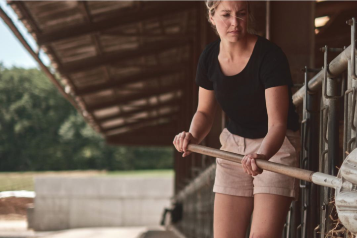 Ze nam de rundveehouderij van haar overleden vader over, maar Ines (29) sterft zes jaar later aan dezelfde ziekte als hij