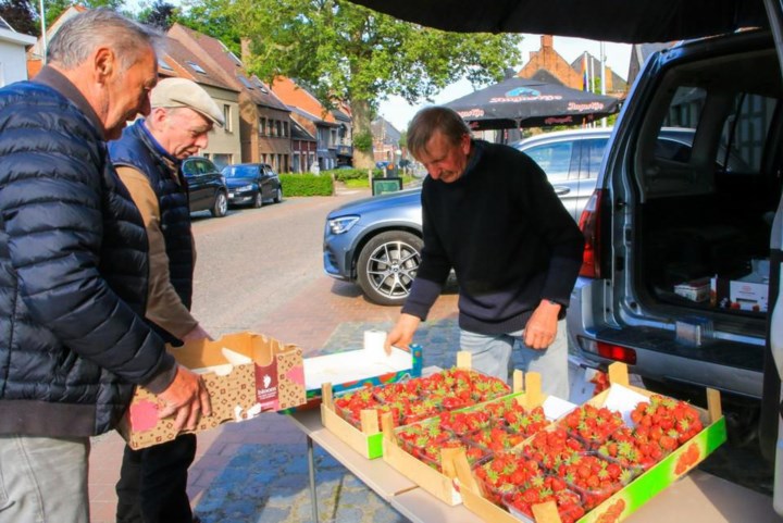 Haalt de aardbeienmarkt met slechts één standhouder zijn eeuwfeest?