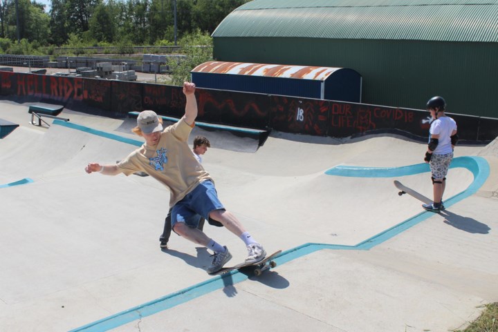 Mechelse skate community investeert samen met stad in nieuw street park: “Twee jongeren doorlopen Olympisch programma”