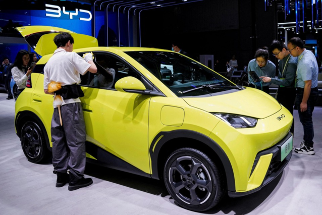 Chinese car company introduces affordable electric car in Europe for under 20,000 euros