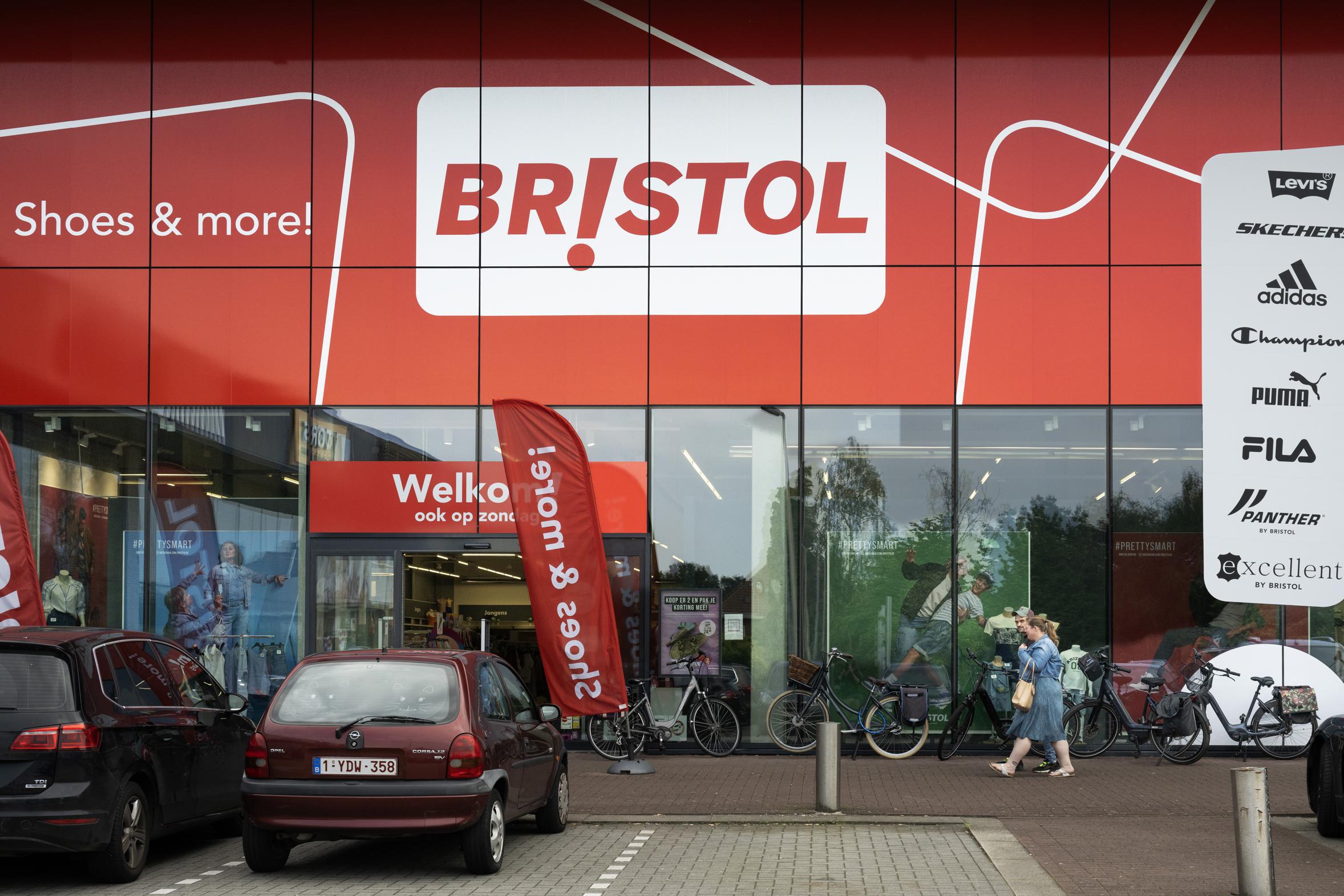 Alles aan 1 tot 5 euro schoenenwinkel Bristol start met leegverkoop in Deurne Deurne Het Nieuwsblad Mobile