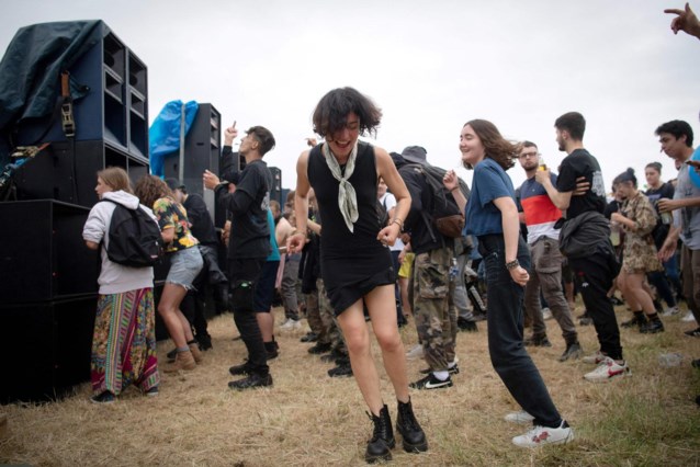 1000’s of individuals at an unlawful rave get together within the south of France