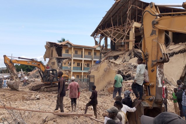 At least 21 schoolchildren die in Nigeria after building collapses during exam