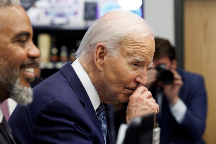 Is de positieve covid-test van Joe Biden het ideale moment om de verkiezingsstrijd te staken?