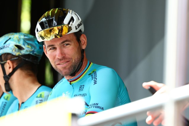 Record man Mark Cavendish gets his own podium tribute at Tour de France closing ceremony