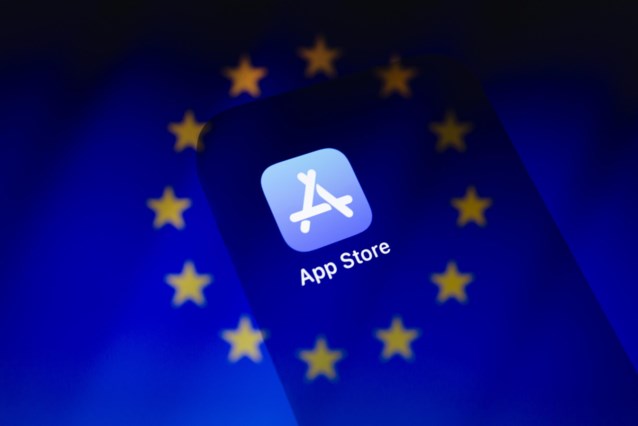 Apple will allow users to remove App Store