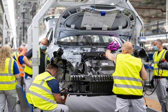 Carmakers warn of millions of job losses in Europe