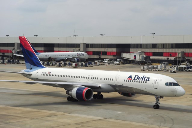 Passengers Bleeding From Nose, Ears: Delta Air Lines Plane Forced to Make Emergency Landing Due to Air Pressure Problems