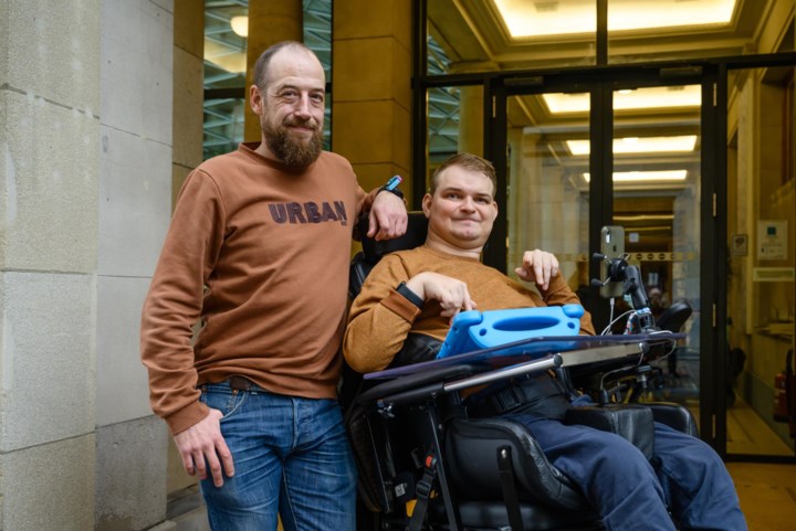 Limburgers Glenn en Kenny op Europese protestmars van personen met een handicap