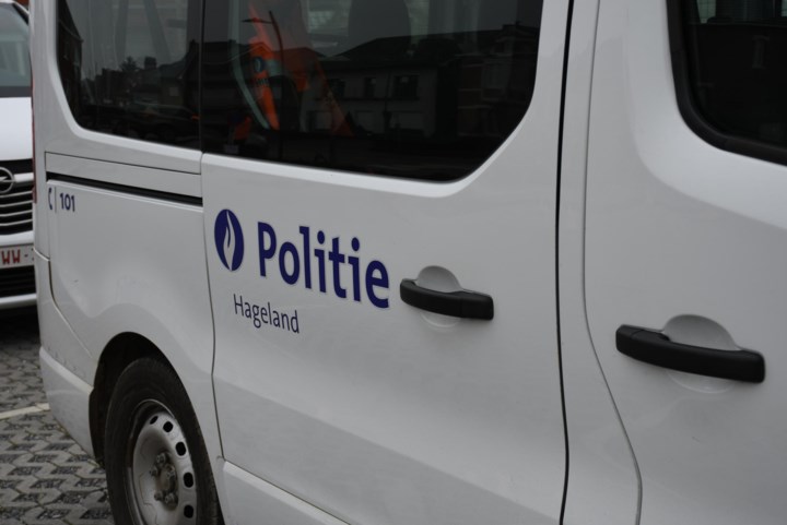 Bromfietser (17) lichtgewond na aanrijding