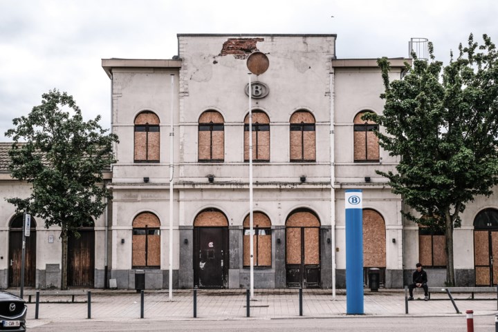 Oudste station van het land staat officieel te koop