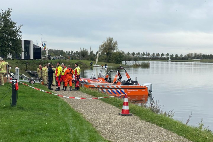 Familie en vrijwilligers starten zoekactie naar visser wiens gekapseisde bootje in Ophoven werd gevonden