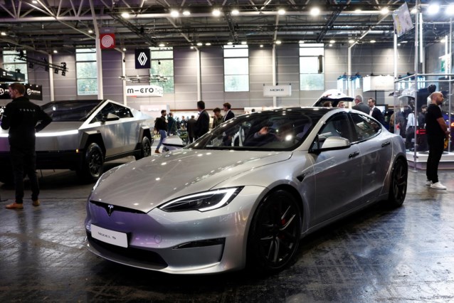 Tesla boosts profits thanks to cost savings and emissions allowances