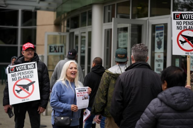 Boeing employees reject new wage increase proposal, strike continues