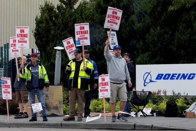 Boeing proposes 38 percent wage increase, union recommends member approval