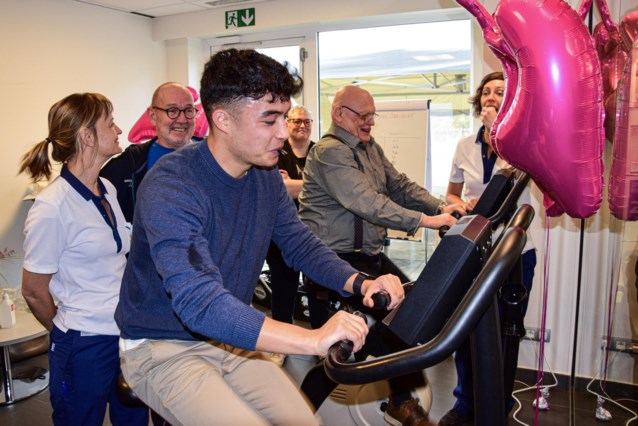 Longpatiënten fietsen tegen ziekenhuispersoneel en BV's tijdens COPD-Dag: "Het is alsof je stikt, ik dacht dat ik ging doodgaan"