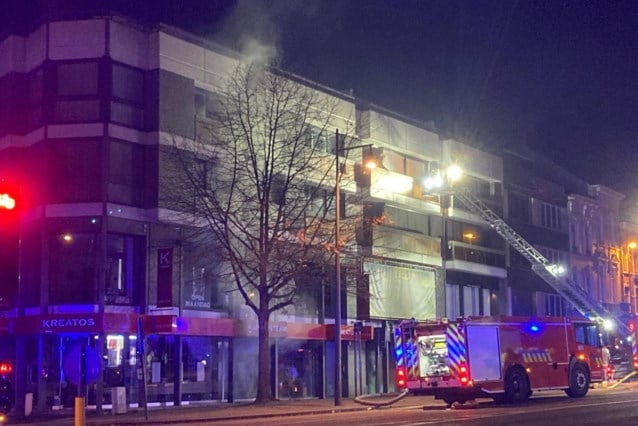 Appartementsgebouw onbewoonbaar door autobrand in parkeergarage (Hasselt)