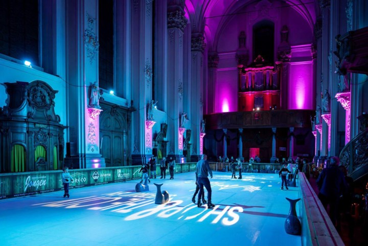 ‘Werelberoemde’ schaatsbaan opent weer in Sint-Truiden, candy canes nemen Groenmarkt over