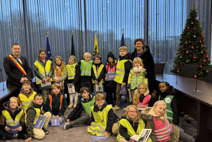 Leerlingen De Springplank bezoeken gemeentehuis