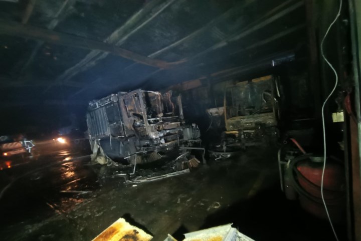 Batterij van tractor veroorzaakte brand stadsmagazijn