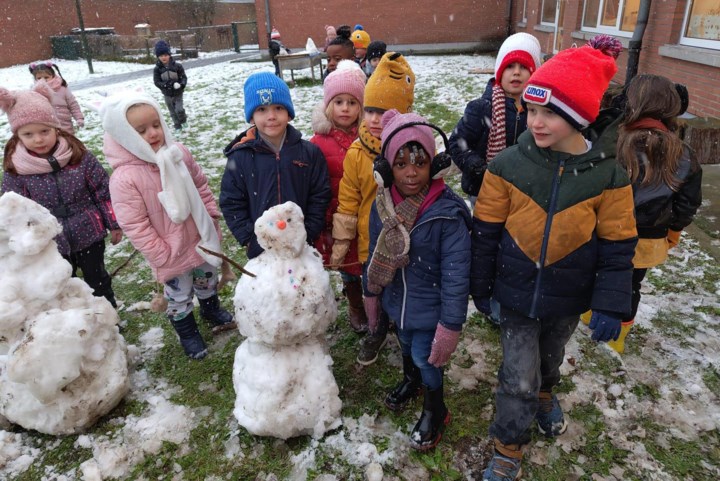 Kinderen genieten volop van de sneeuw: “Voor sommigen is het de eerste keer dar ze met sneeuw kunnen spelen”