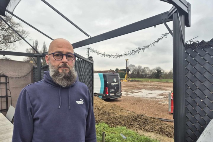 Bewoners Piepelboomstraat dienen klacht tegen werken aan nieuwe bedrijvenzone in hun ‘achtertuin’: “Onze huizen zijn aan het barsten”