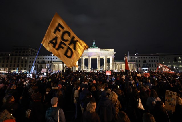 Tens of thousands of protesting in Berlin against the growing influence of the extreme right