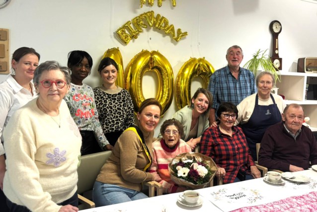 Martha Parmentier vier 100ste verjaardag in WZC De Zon