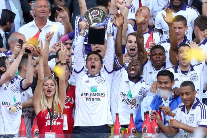 VIDEO. Onze Anderlecht-watcher fileert de plotse trainerswissel: “Met Besnik Hasi hopen ze op hetzelfde effect als in zijn kampioenenjaar”