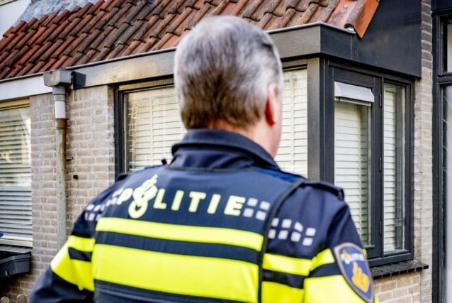 Onthoofde vrouw (63) aangetroffen in Nederland, zoon (31) met hoofd aangehouden op snelweg