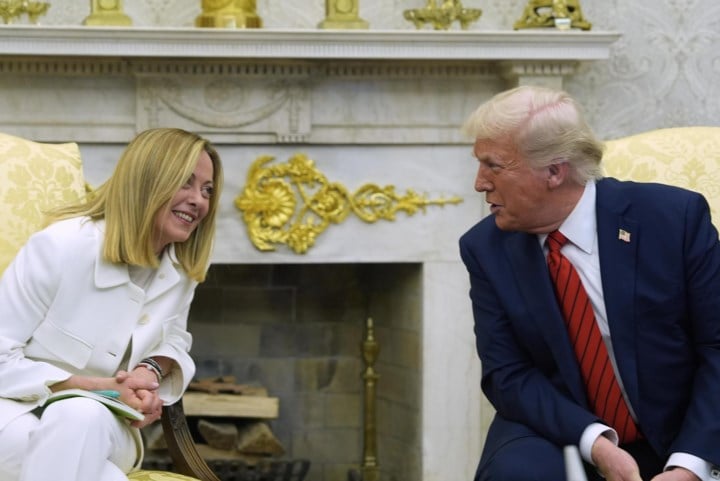 Goednieuwsshow na ontmoeting tussen Italiaans premier Giorgia Meloni en Amerikaans president Donald Trump: “We gaan het Westen weer groot maken”