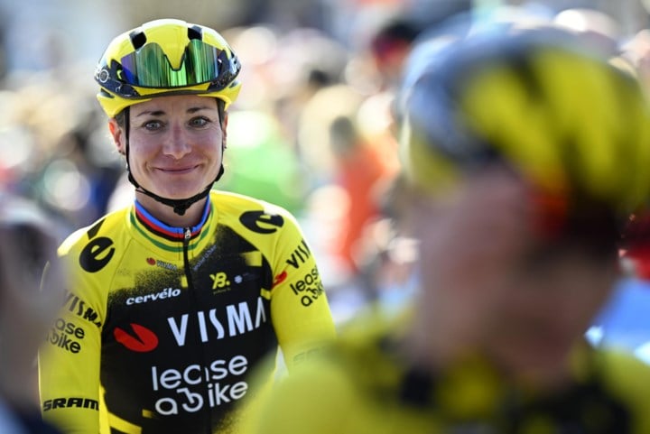 Marianne Vos sprint overtuigend naar eerste zege van het seizoen in Vuelta Femenina