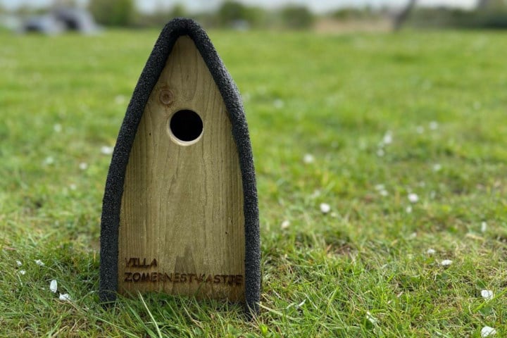 Symbolisch cadeau voor pasgetrouwden van Latem: “Zo wensen we hun een warm nest”