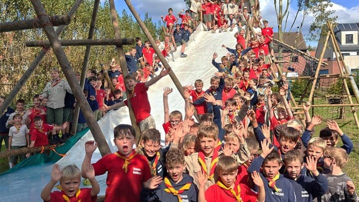 Jins van scouts Hellegat zetten lentebar op