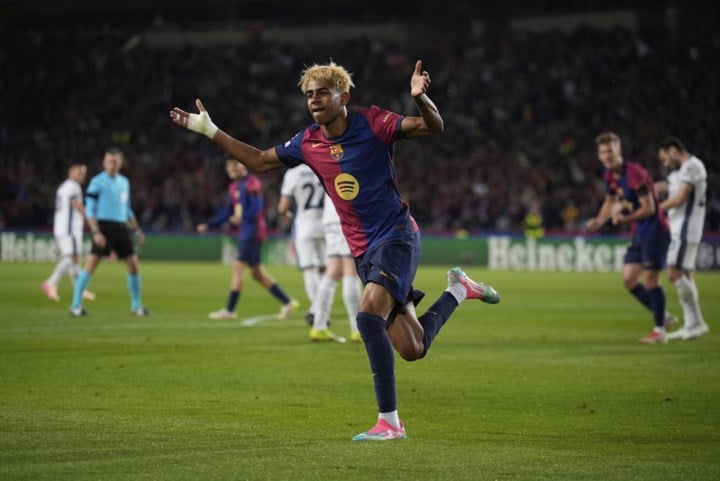 VIDEO. Wie anders? Met heerlijke solo leidt Lamine Yamal comeback Barcelona in tegen Inter