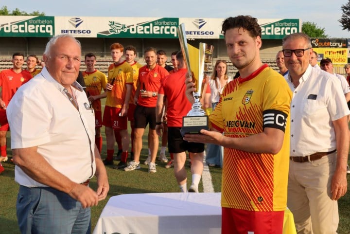 WEST-VLAAMSE VOETBALKALENDER. Alle eindrondewedstrijden in het nationale en provinciale amateurvoetbal van dit weekend