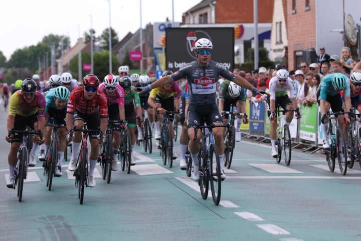 Timothy Dupont moet snelle Australiërs laten voorgaan in Omloop van het Waasland: “Dit is een gemiste kans”